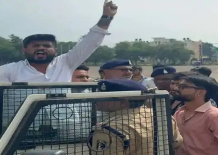 रायपुर में यूथ कांग्रेस और NSUI नेताओं पर FIR, खेल विभाग और गजानंद इंस्टीट्यूट में प्रदर्शन के बाद केस दर्ज