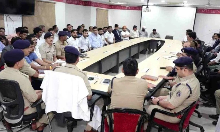 रायपुर में देर रात बार-क्लब्स पर सख्ती, 11.30 बजे के बाद नहीं मिलेगी एंट्री, नियम तोड़ने पर संचालकों के साथ आबकारी-पुलिस अधिकारी भी होंगे जिम्मेदार