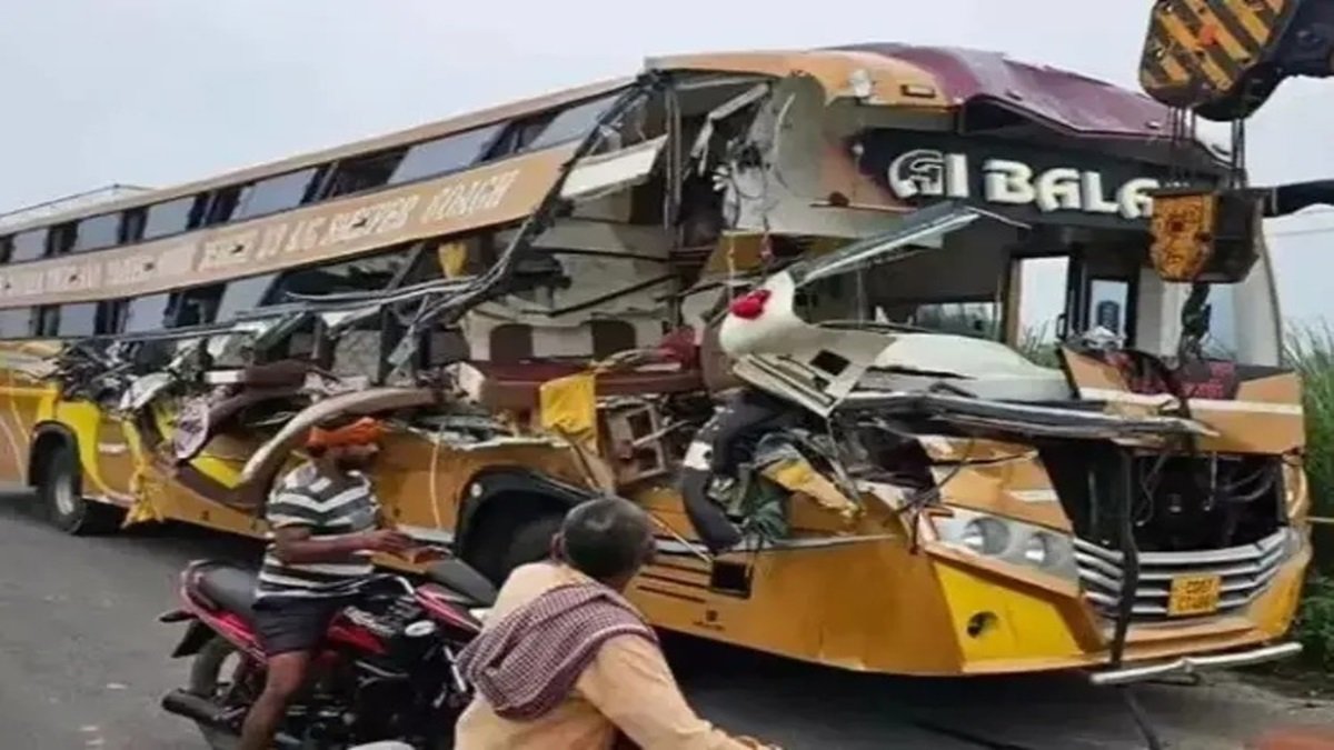 Road Accident : वाराणसी-लखनऊ राजमार्ग पर भीषण बस दुर्घटना, छत्तीसगढ़ के चार श्रद्धालुओं की मौत, 6 गंभीर रूप से लोग घायल
