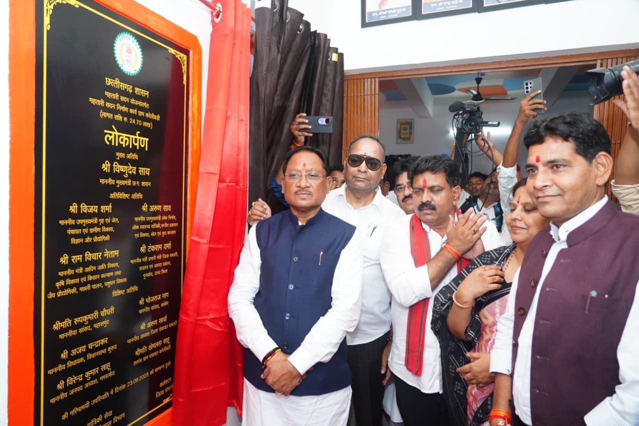 धमतरी को सीएम साय ने दी करोड़ों की सौगात, शिक्षा, स्वास्थ्य, सड़क, सिंचाई और महिला सशक्तिकरण को मिली नई दिशा