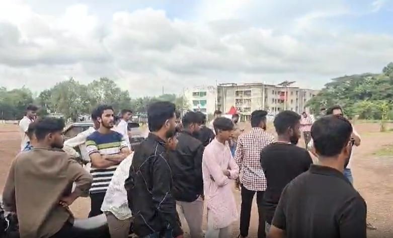 CG News : कॉलेज में गरबा को लेकर बवाल, मुस्लिम छात्र ने आयोजक का सिर फोड़ा, विवाद के बाद दोनों पक्षों में बढ़ा तनाव