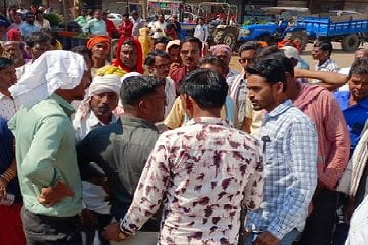 CG News:  लाल पानी से फसलों को नुकसान, किसानों ने किया चक्काजाम, शासन से की अपनी मांगों को लेकर अपील