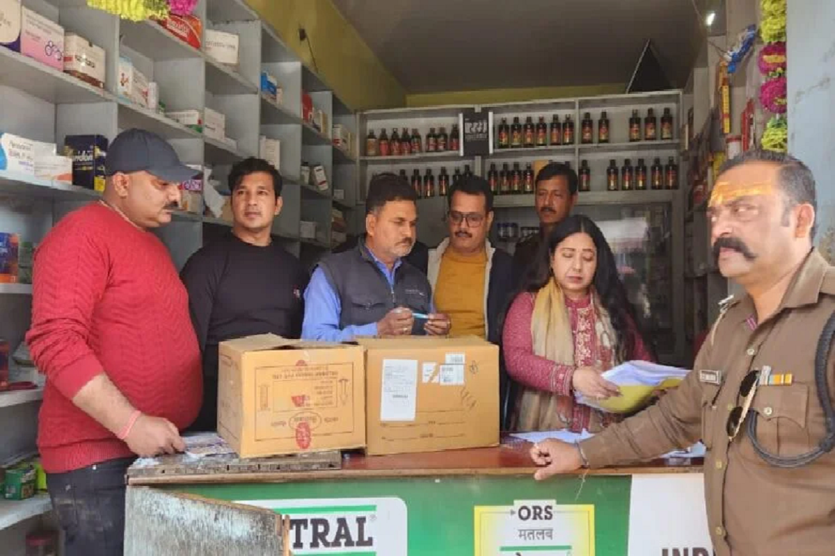CG Medical News:  फूड एंड ड्रग विभाग की बड़ी कार्रवाई 77 मेडिकल स्टोर्स पर छापा,13 में गड़बड़ी पकड़ी गई…