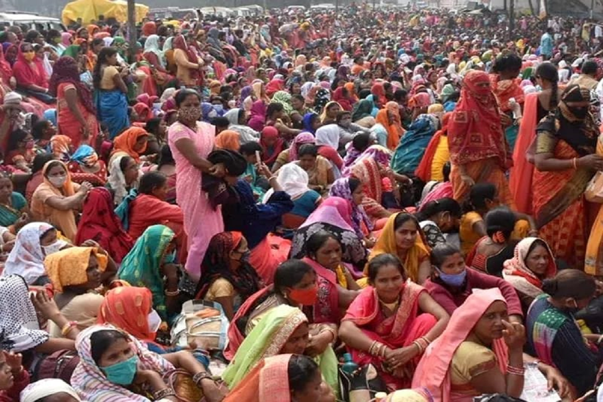 CG News: मितानिन संघ ने राजिम – गरियाबंद वाले रास्ते में किया चक्का जाम, वाहन चालक हुए परेशान…