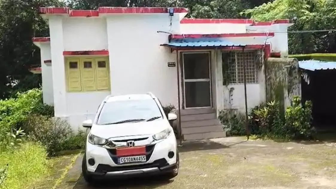CG CRIME NEWS: न्यायाधीश के बंगले में दिनदहाड़े चोरी, चांदी के सामान समेत CCTV उखाड़ ले गए चोर