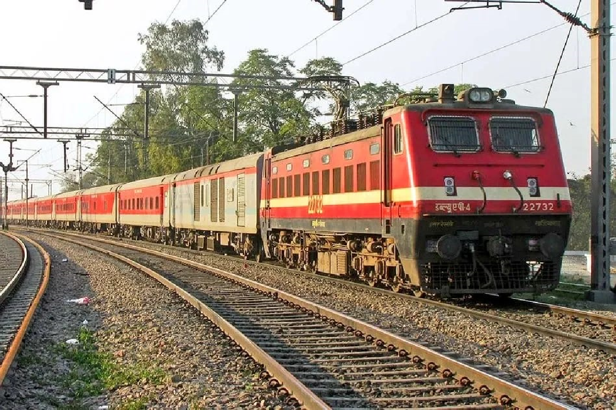 CG News: त्योहारों में सफर होगा आसान,आज से चलेंगी फेस्टिवल स्पेशल ट्रेनें, बिलासपुर मंडल से गुजरेंगी 39 ट्रेनें…