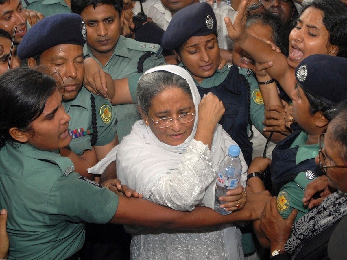 बांग्लादेश की पूर्व प्रधानमंत्री शेख हसीना को लगेगी हथकड़ी? जारी हो गया अरेस्ट वारंट, क्या आरोप?