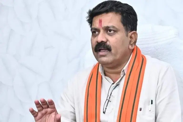 ‘धर्मांतरण के खिलाफ देश का सबसे सख्त कानून लाएंगे’…डिप्टी CM विजय शर्मा ने दिया बयान, कांग्रेस के आरोपों पर किया पलटवार