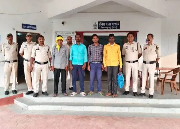 सूरजपुर में धर्मांतरण का मामला, बीमारी और गरीबी से मुक्ति के लिए ईसाई धर्म अपनाने को कर रहे थे प्रेरित, 4 गिरफ्तार