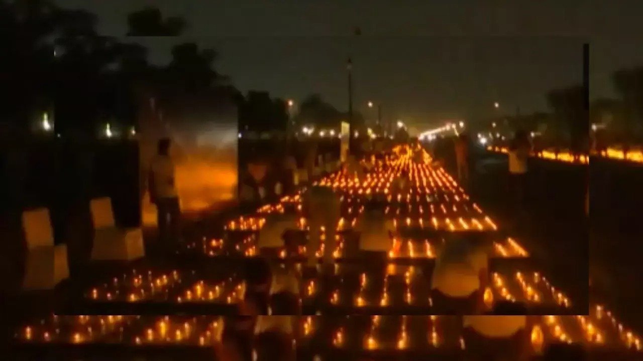 Diwali on Kartavya Path: दिल्ली में अयोध्या की तर्ज पर दिवाली, 2 लाख दियों से जगमगाया कर्तव्यपथ