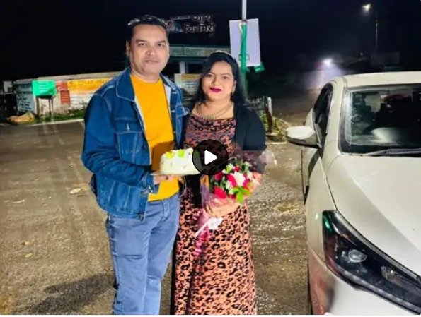 CG News : मंत्री के निज-सचिव की पत्नी का सड़क पर बर्थडे सेलिब्रेशन, केक काटकर की जमकर आतिशबाजी, सोशल मीडिया पर वीडियो वायरल