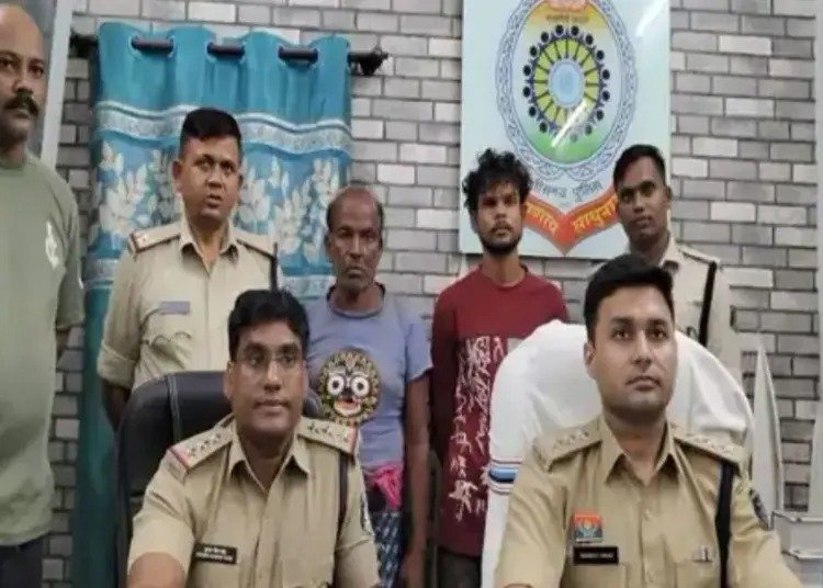 रायगढ़ में बेटे ने पिता और नानी की गला दबाकर की हत्या, पारिवारिक संपत्ति बना विवाद का कारण, दो आरोपी गिरफ्तार