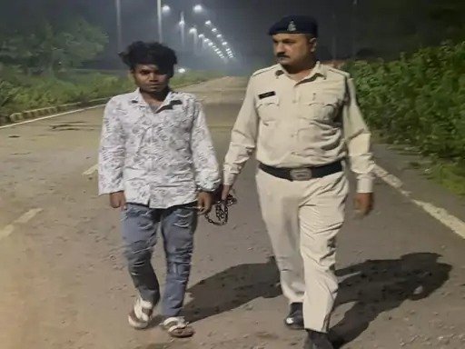 Raipur Crime News : पत्नी से अफेयर के शक में पिता को उतारा मौत के घाट, चाकू से किए कई वार
