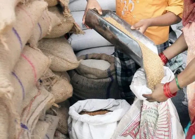 सरगुजा जिले में पीडीएस घोटाले का खुलासा, दुकान में 65 लाख रुपए का राशन शार्टेज, अध्यक्ष-उपाध्यक्ष पर मामला दर्ज