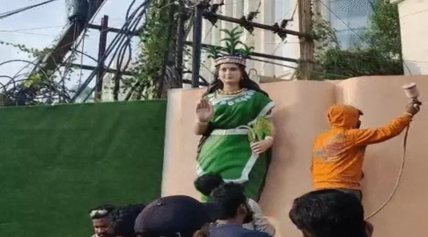 CG News: राज्योत्सव से पहले छत्तीसगढ़ महतारी की तोड़ी मूर्ति, बवाल के बाद लगी नई प्रतिमा
