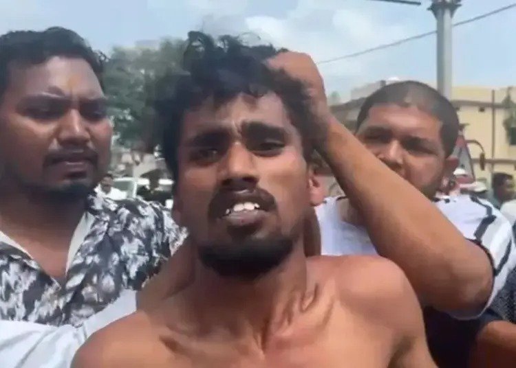 डोंगरगढ़ में विजयादशमी के दिन युवक की शर्मनाक हरकत, गाय के साथ की घिनौनी हरकत, बजरंग दल ने आरोपी का जुलूस निकाला
