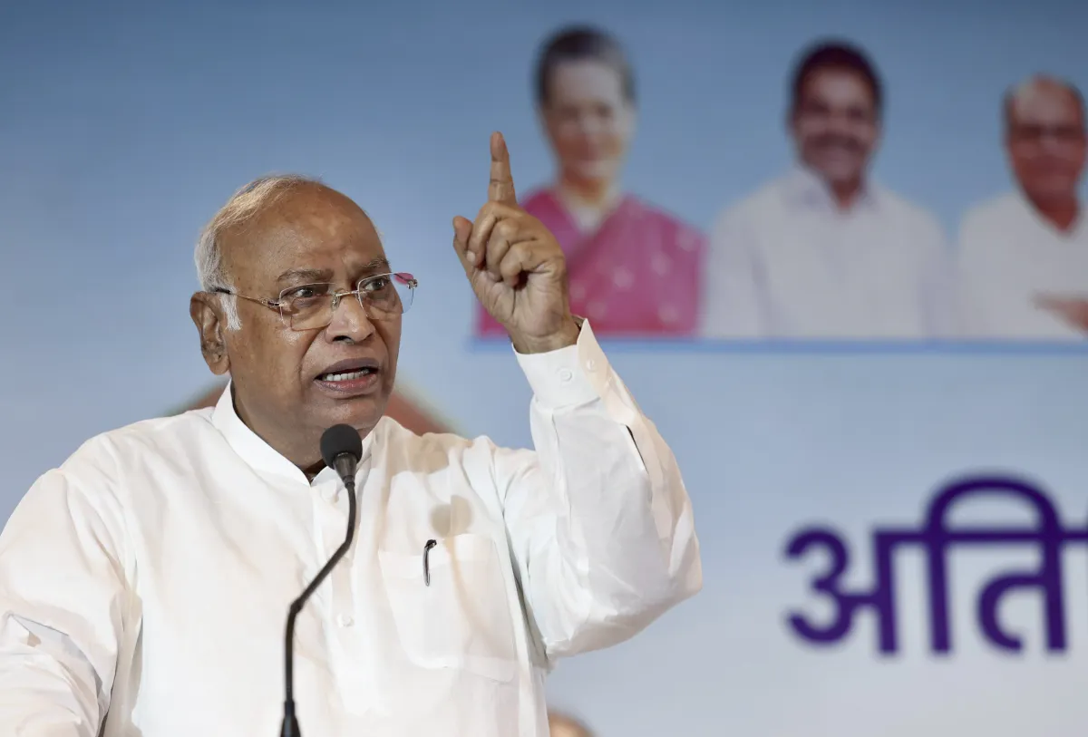 कांग्रेस अध्यक्ष मल्लिकार्जुन खड़गे की तबीयत बिगड़ी, अस्पताल में भर्ती