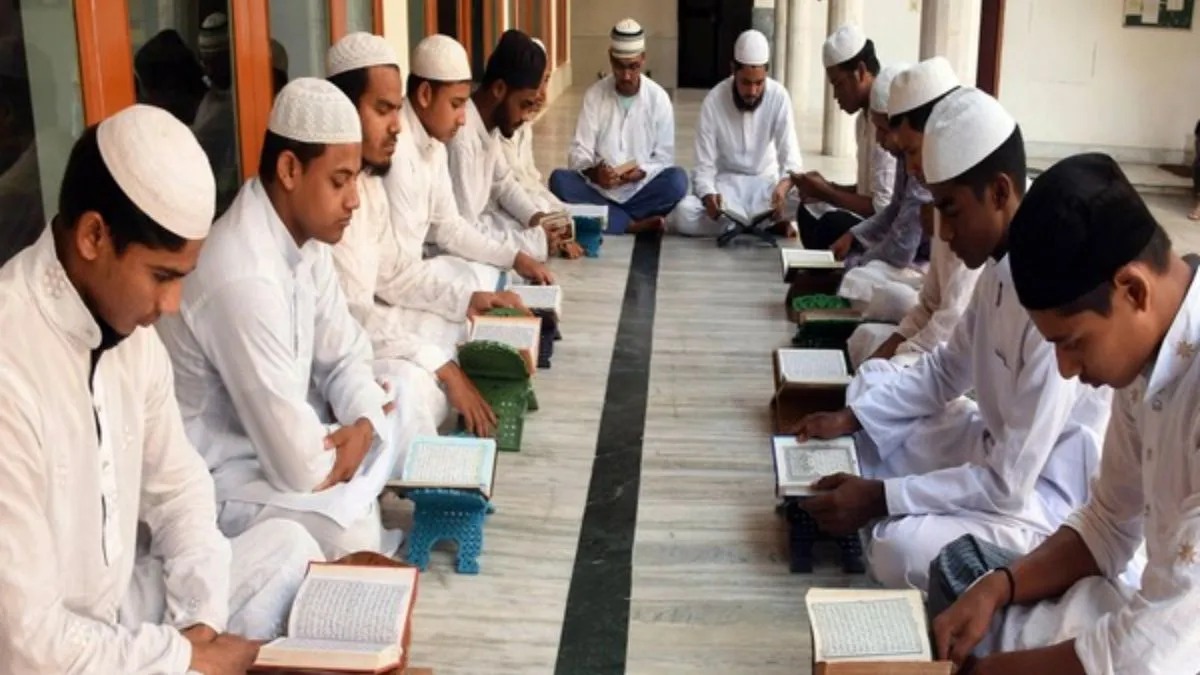 Madrasa Board: इस राज्य में मदरसा बोर्ड खत्म करने की तैयारी, राज्यपाल ने विधेयक को दी मंजूरी