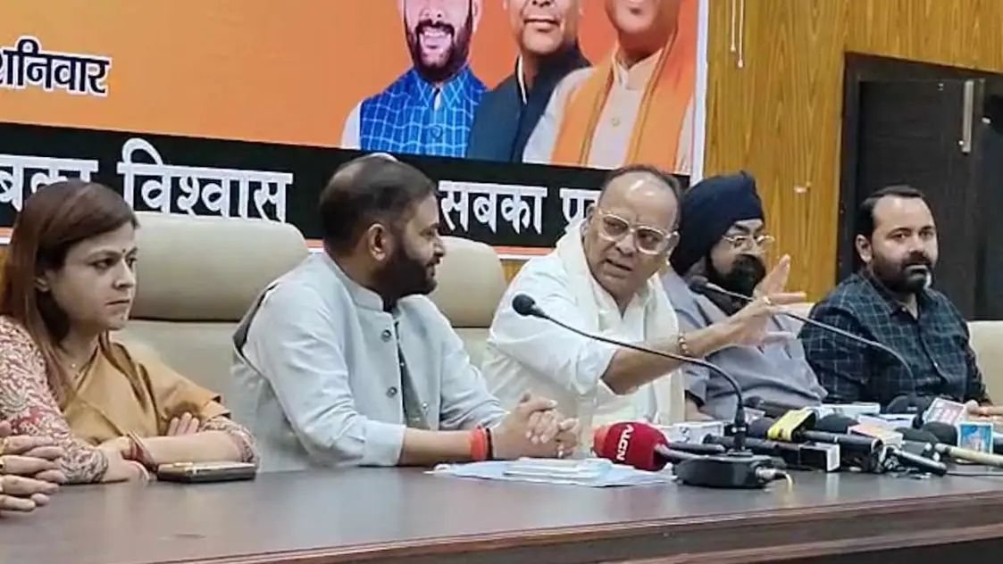 भाजपा विधायक अजय चंद्राकर के बिगड़े बोल, कहा- कांग्रेस नेता दिल्ली वालों की चाटते हैं, नीचे वालों को काटते हैं