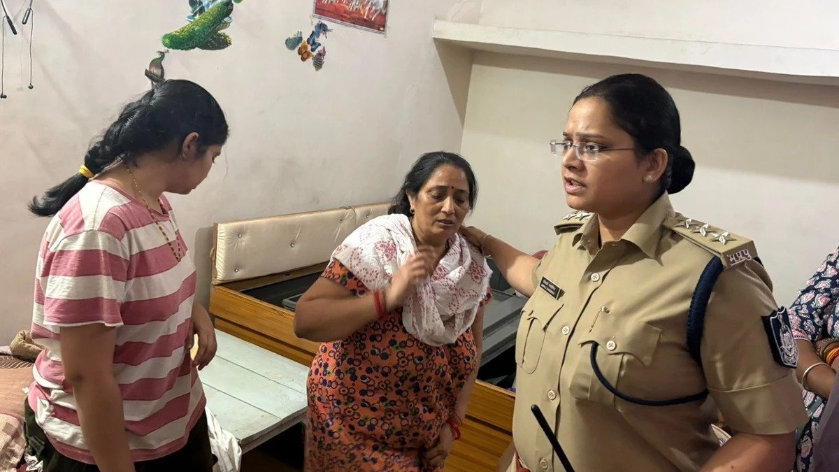 दिनदहाड़े मां-बेटी को बंधक बनाकर 20 लाख से अधिक की डकैती, हथियारबंदों ने आधा घंटे तक की लूटपाट