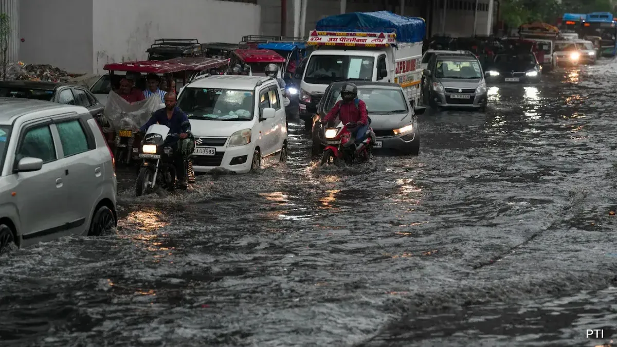 Weather Update: नहीं थम रही बारिश! देश के इन हिस्सों में भी बरस रहे बादल, जानिए अगले दो दिन के मौसम का हाल