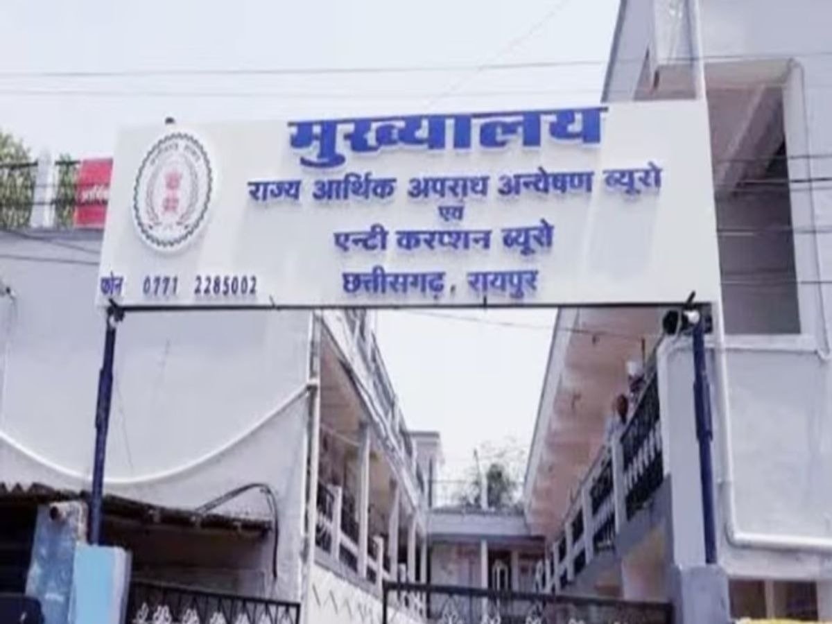 छत्तीसगढ़ के 7 जिलों के 20 स्थानों पर ACB-EOW की छापेमारी कार्रवाई, पटवारी से RI बने अधिकारियों के घर दी दबिश