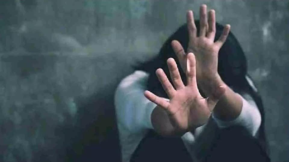 CG News : नाबालिग बेटी से रेप…पिता को 20 साल की सजा, घर में दिया था वारदात को अंजाम, कोर्ट ने 1 हजार का जुर्माना भी लगाया