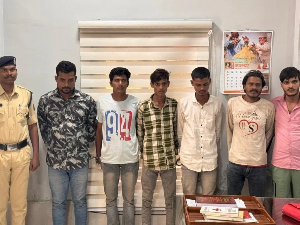 CG Police Action: छत्तीसगढ़ पुलिस की बड़ी कार्रवाई, दहेज से लाई जा रही थी 3184 नशीली कैप्सूल की खेप जब्त, 7 गिरफ्तार