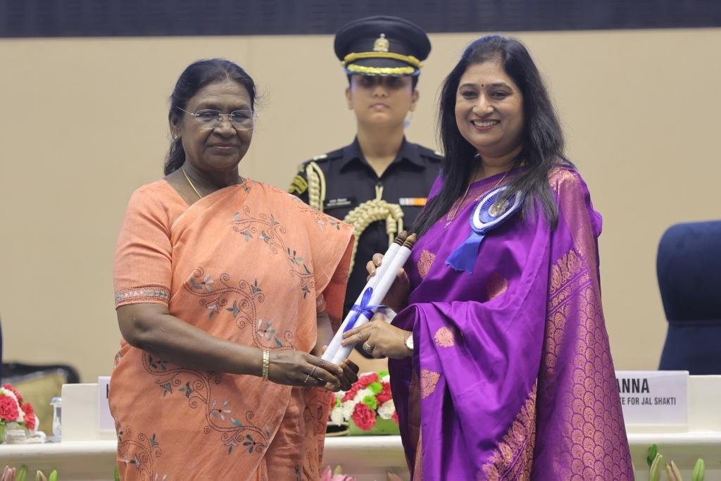 रायपुर के कृष्णा पब्लिक स्कूल को जल संरक्षण में उत्कृष्टता के लिए 6वाँ राष्ट्रीय जल पुरस्कार, राष्ट्रपति द्रौपदी मुर्मू ने किया सम्मानित