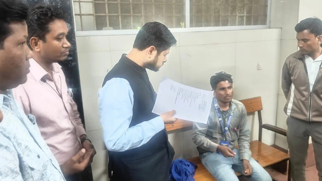 Bhilai BLO Attack: भिलाई नगर में SIR के दौरान सरकारी ड्यूटी में बाधा, शराब के नशे में युवक ने बीएलओ पर ईंट से हमला कर दी जानलेवा चोट