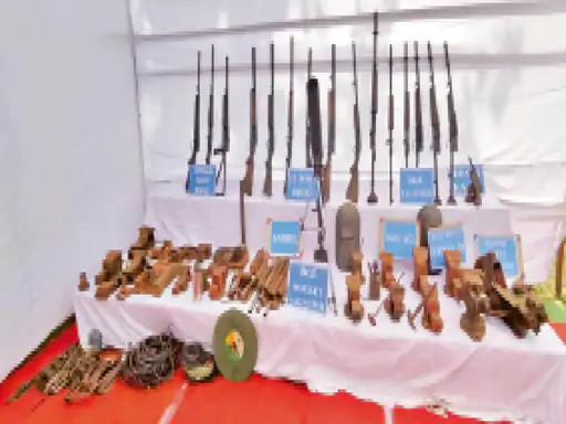 CG News: नक्सलियों की ऑर्डिनेंस फैक्ट्री ध्वस्त, 17 राइफल समेत ये खतरनाक सामान बरामद