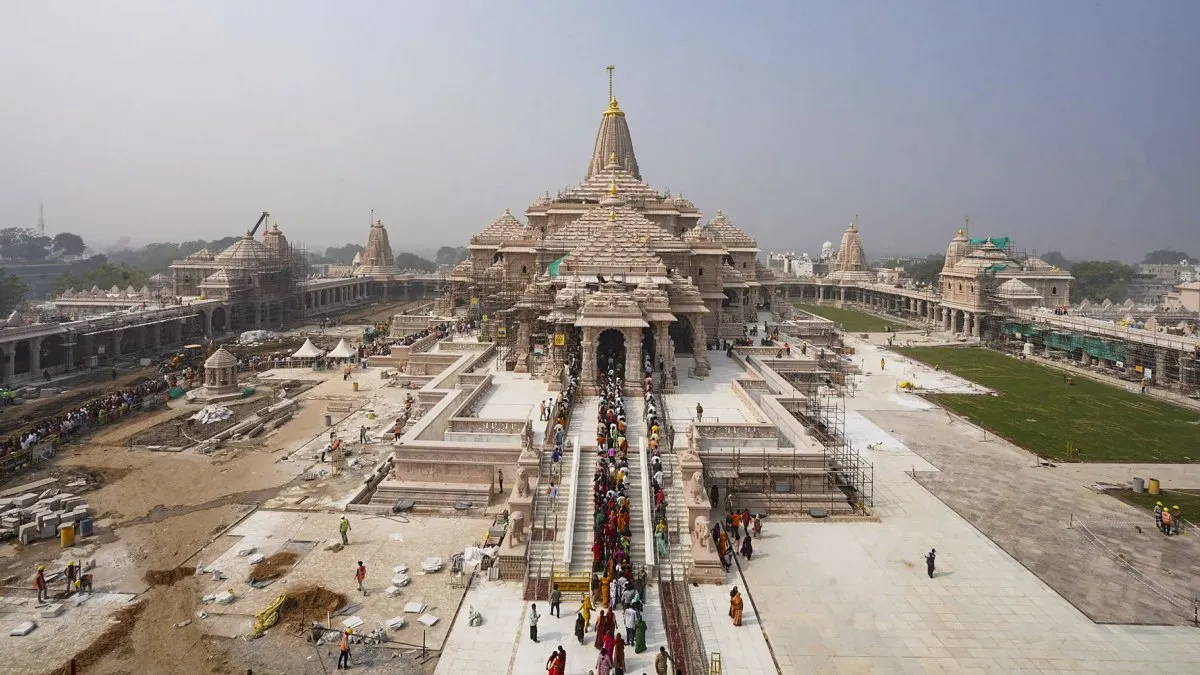 Ram Mandir Dhwajarohan 2025: श्रीराम जन्मभूमि मंदिर के शिखर पर ध्वजारोहण, जानिए क्या है इसकी खासियत
