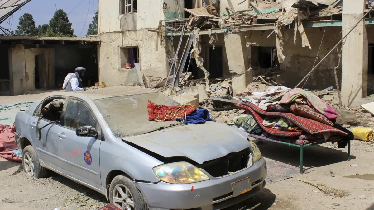 पाकिस्तान ने की अफगानिस्तान पर एयर स्ट्राइक, 9 बच्चों समेत 10 लोगों की मौत