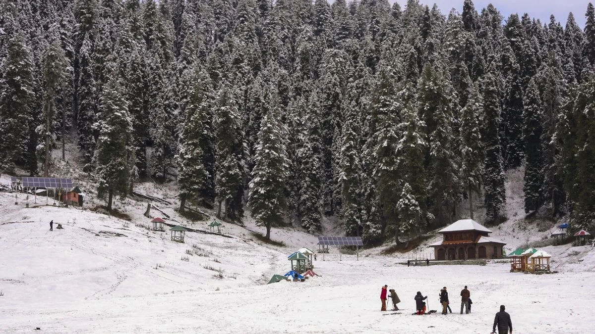 Weather News Today: उत्तर भारत में बढ़ने वाली है ठंड, इन राज्यों में आंधी के साथ बारिश-बर्फबारी की चेतावनी