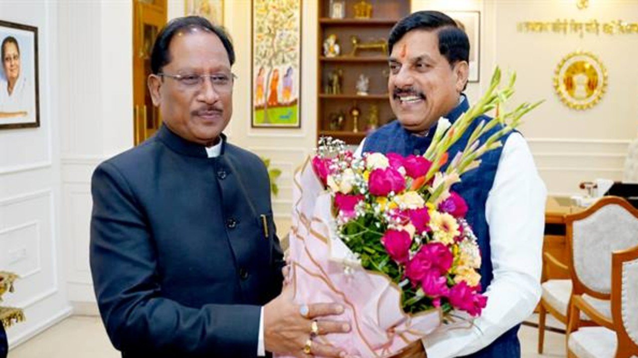 सीएम मोहन यादव से मिले छत्तीसगढ़ के मुख्यमंत्री साय, जल संसाधन विभाग के अधिकारियों से भी चर्चा