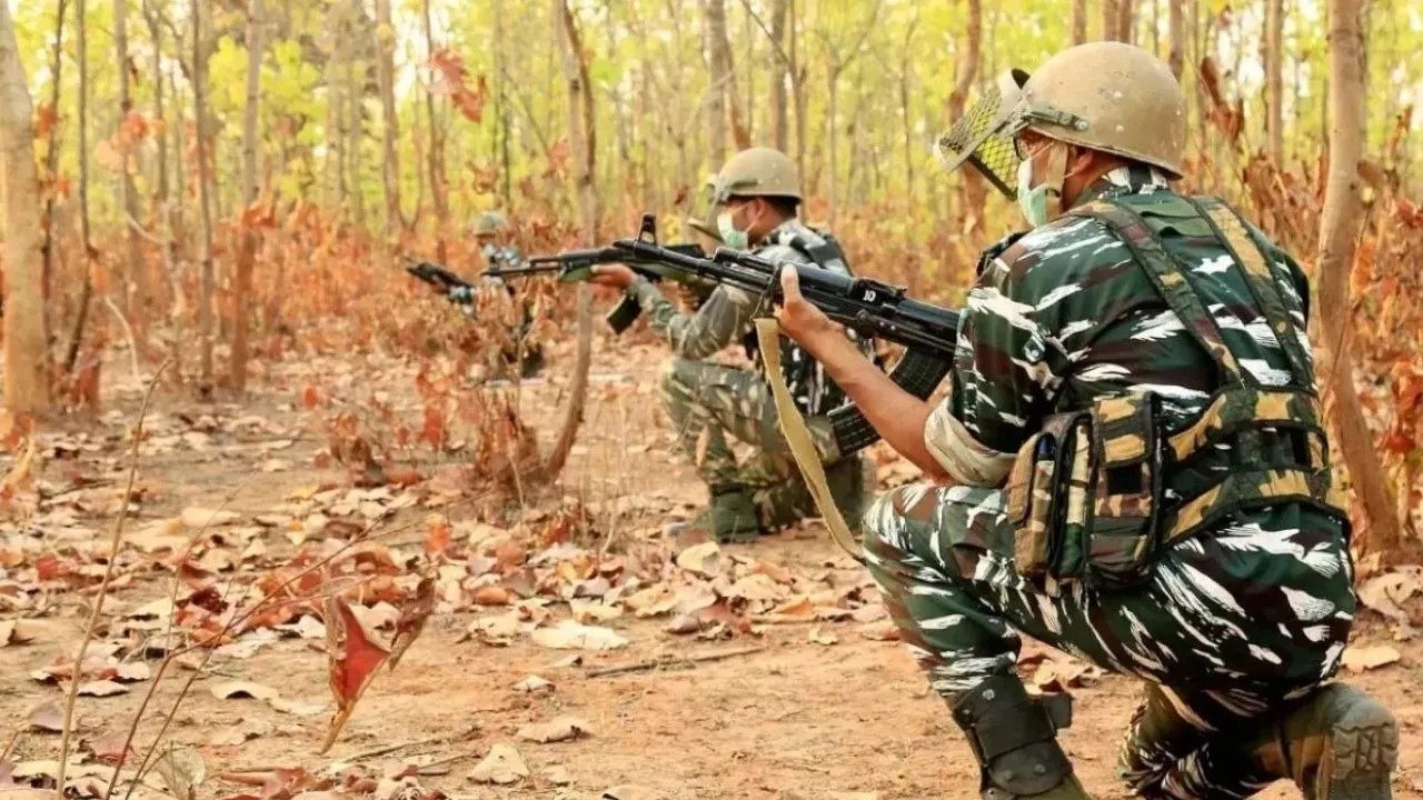 CG Naxal Encounter: दंतेवाड़ा-बीजापुर बॉर्डर पर मुठभेड़, 6 से अधिक नक्सलियों के मारे जाने की खबर, कल यहीं 12 नक्सलियों का हुआ था एनकाउंटर