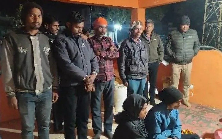 CG News : परिवार के विरोध के बाद थाने में पहुंचा प्रेमी जोड़ा, पुलिस बनी बाराती और मंदिर में कराई शादी