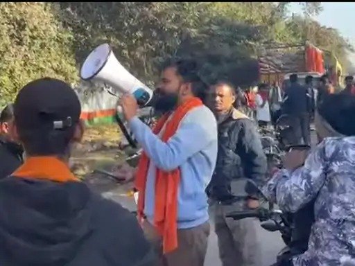 दुर्ग-भिलाई में सड़क पर उतरा हिंदू समाज, बांग्लादेश हिंदू उत्पीड़न पर विरोध प्रदर्शन, आक्रोश रैली और पुतला दहन