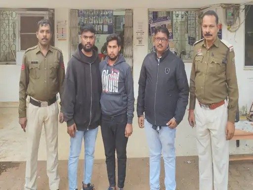 Durg Theft News : दोस्त के साथ मिलकर भाई ने बहन के 2.5 लाख के जेवर किए पार, जुएं में हारा पैसा, 3 गिरफ्तार