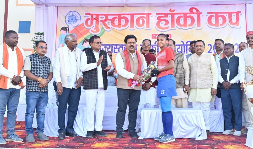 बोड़ला में मुस्कान हॉकी कप का भव्य आयोजन, उप मुख्यमंत्री विजय शर्मा ने खिलाड़ियों का बढ़ाया उत्साह