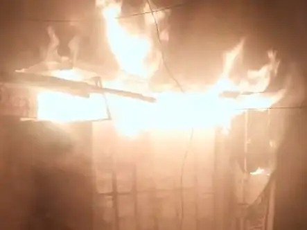 रायगढ़ में ड्राई फ्रूट्स की दुकान में लगी आग, कई सामान जलकर खाक, 2 घंटे की मशक्कत के बाद आग पर पाया गया काबू