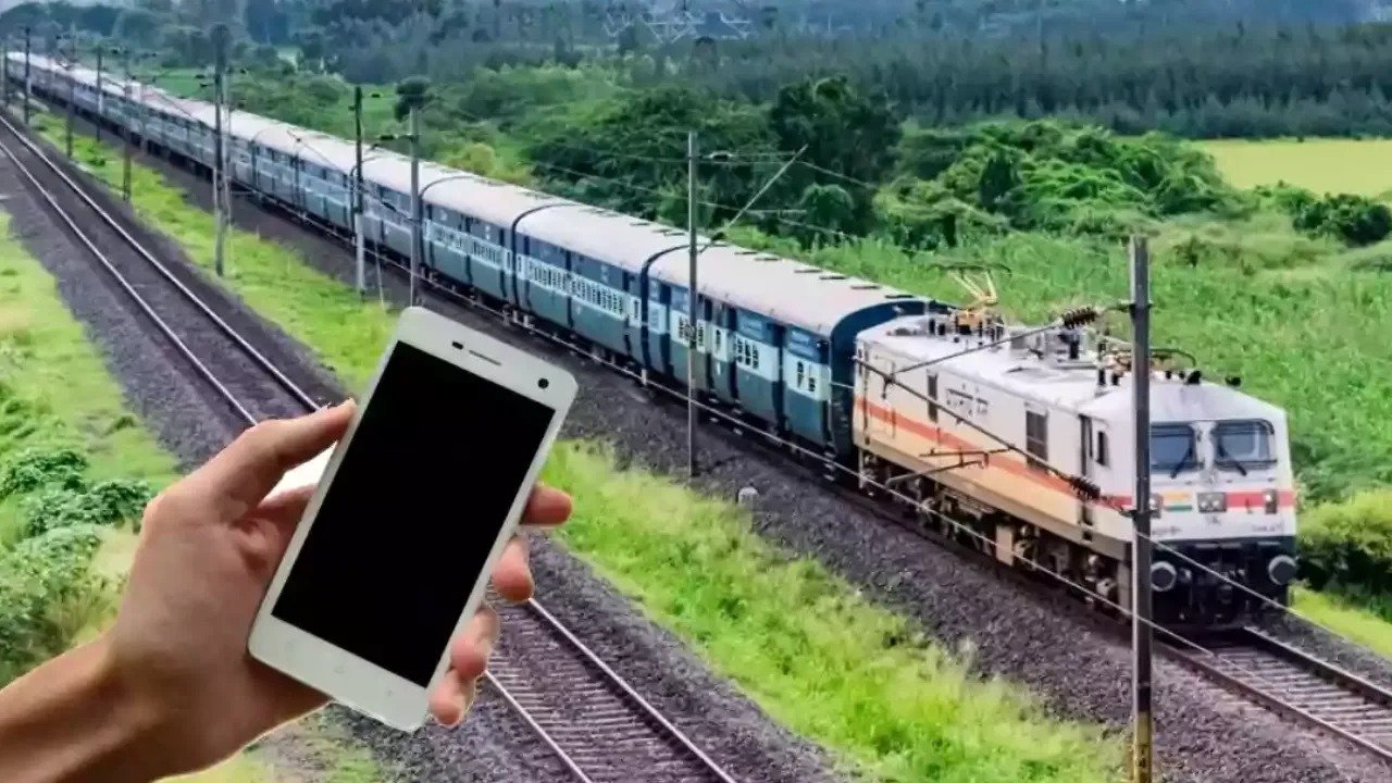 Railway Social Media Ban: ड्यूटी के दौरान वीडियो-रील और ब्लॉगिंग पर SECR का सख्त प्रतिबंध, नियम तोड़े तो होगी कार्रवाई