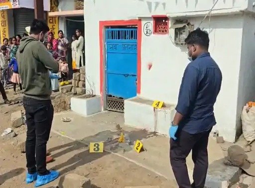 Raipur Crime News: जयंती समारोह में नाचने के विवाद में युवक की हत्या, सुबह 5.30 बजे रोककर मारा चाकू, दो संदेहियों से पूछताछ जारी