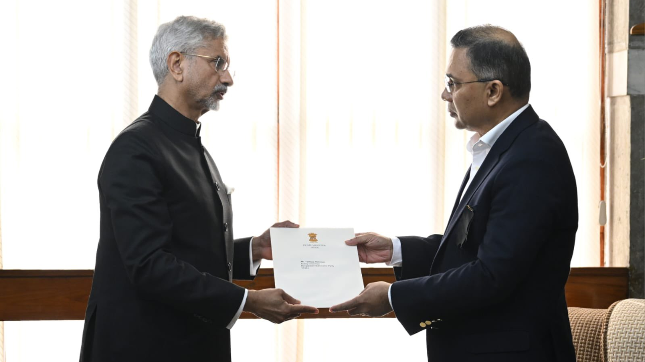 प्रधानमंत्री मोदी का संदेश लेकर ढाका पहुंचे विदेश मंत्री एस जयशंकर, तारिक रहमान को सौंपा पत्र