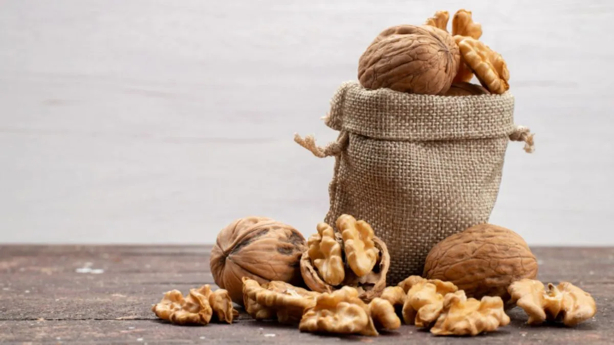 Benefits of Walnuts: अखरोट को क्यों कहा जाता हैं ‘सुपरफूड’? जान लें इसके सेवन से होने वाले फायदे