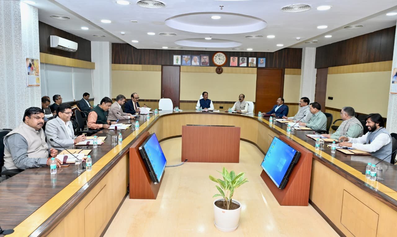 Sai Cabinet Meeting: अब 200 यूनिट तक बिजली बिल पर 50 प्रतिशत की छूट, साय कैबिनेट में अन्य फैसलों पर लगी मुहर