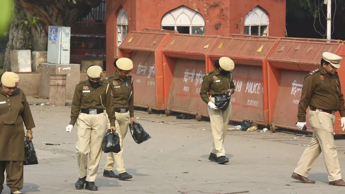 दिल्ली यूनिवर्सिटी के 2 कॉलेजों को बम से उड़ाने की धमकी, मचा हड़कंप, जांच में जुटी पुलिस