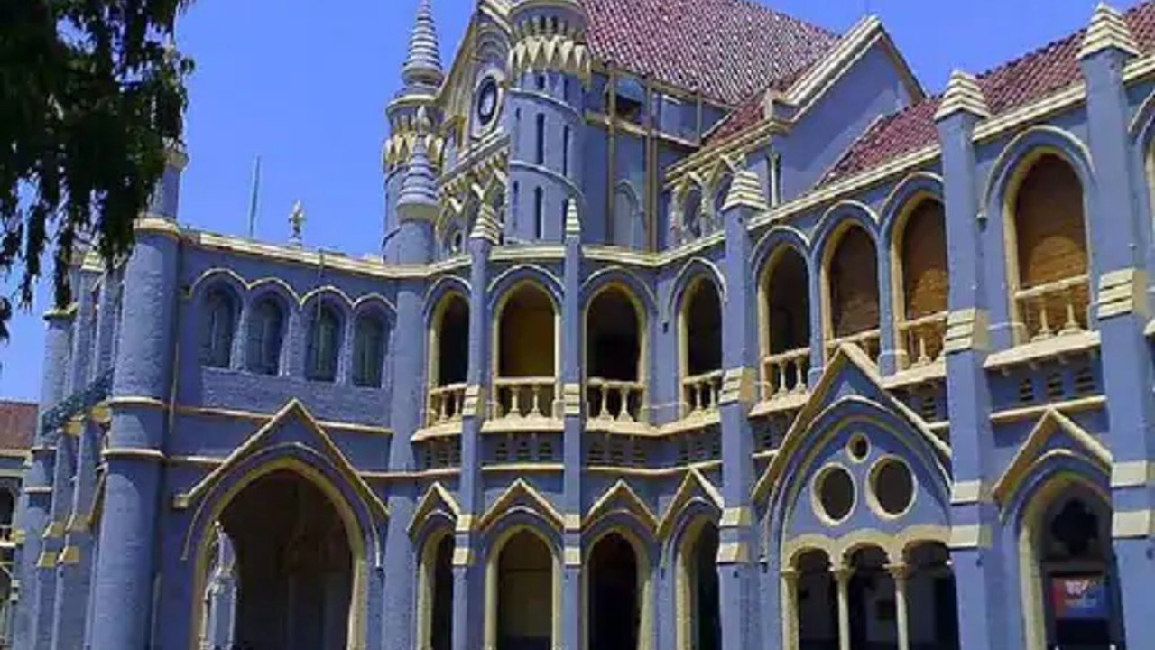 MP News: एमपी में बिना रजिस्ट्रेशन-लाइसेंस चल रहे ई-रिक्शा, हाई कोर्ट ने राज्य सरकार से मांगा जवाब