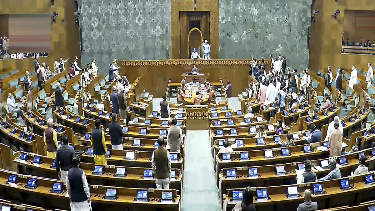 Parliament Winter Session: लोकसभा में विपक्ष का हंगामा, MGNREGA नाम बदलने पर प्रियंका गांधी बयान, ‘जी राम जी’ बिल आज होगा पेश