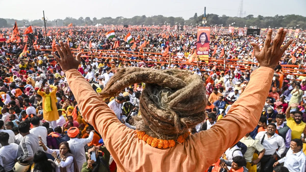 पश्चिम बंगाल में 5 लाख हिंदुओं ने एक साथ किया गीता पाठ, धीरेंद्र शास्त्री ने भी भरी हुंकार